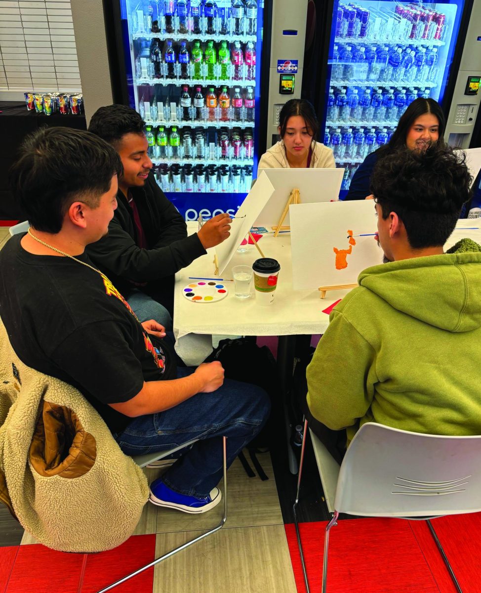 Bryan Ruiz (far right), Aurelio Prieto (left,) and Diego Alfaro at the ‘Paint and Sip’ event.